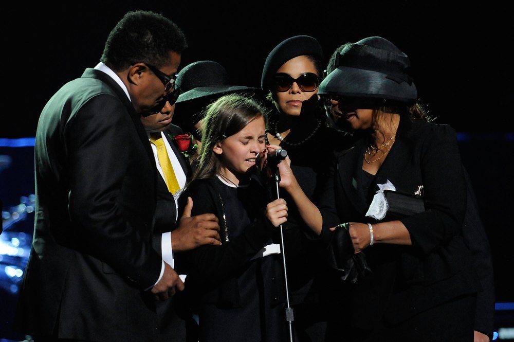 Memorial Service For Michael Jackson Draws Thousands Of Fans And Mourners