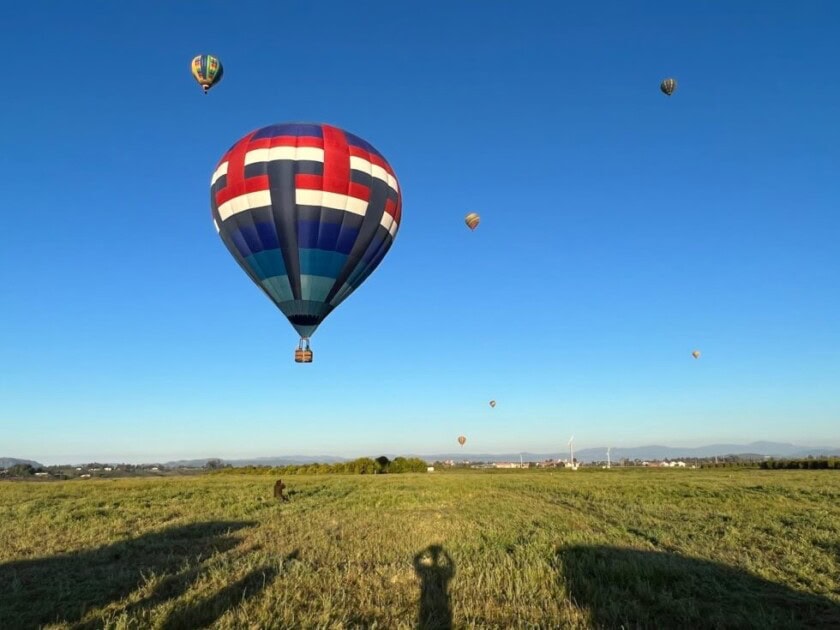 Hot air balloons in Lake Elinsore-an item on the ultimate Lake Elsinore bucket list