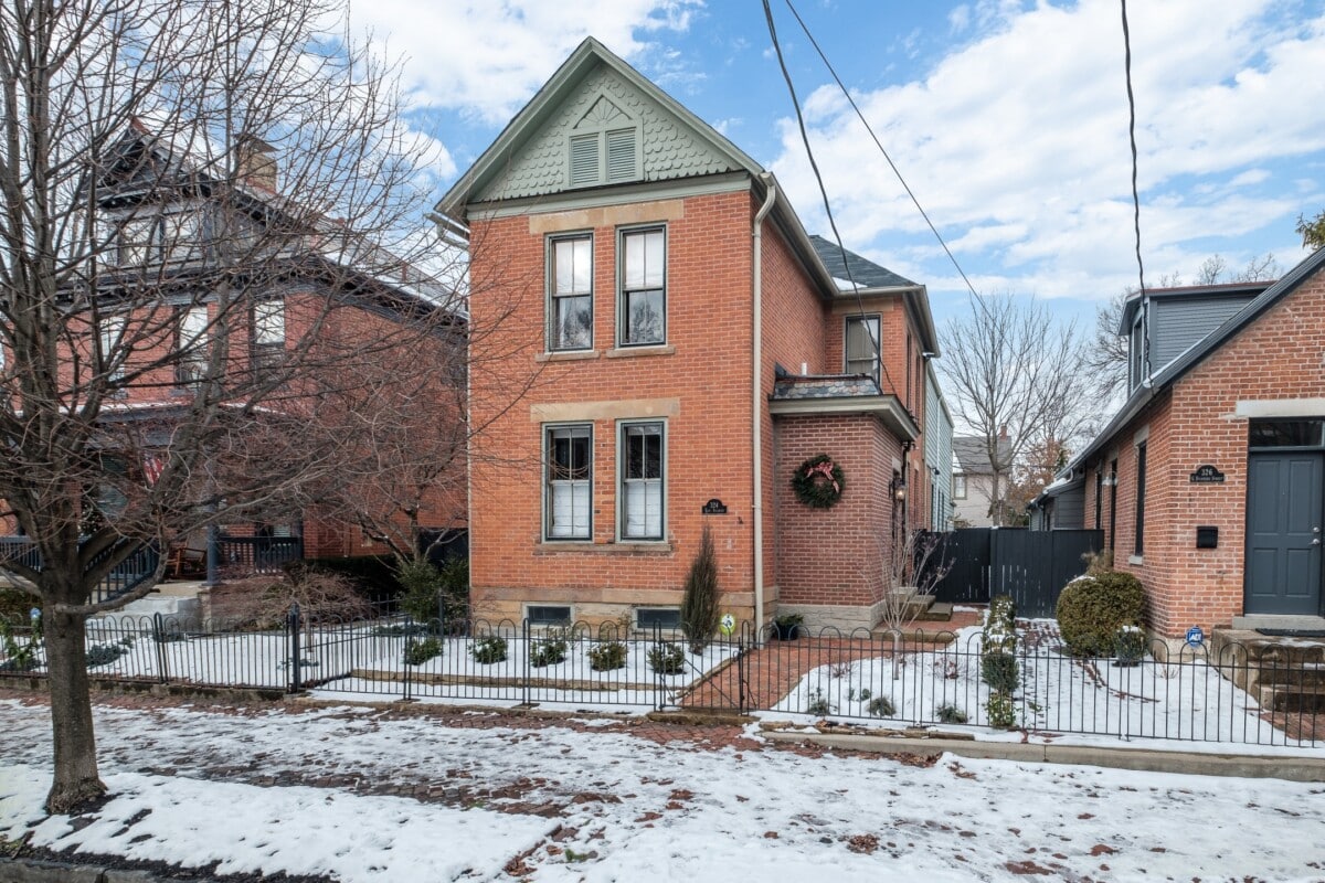 small home in Columbus Ohio with snow on the ground