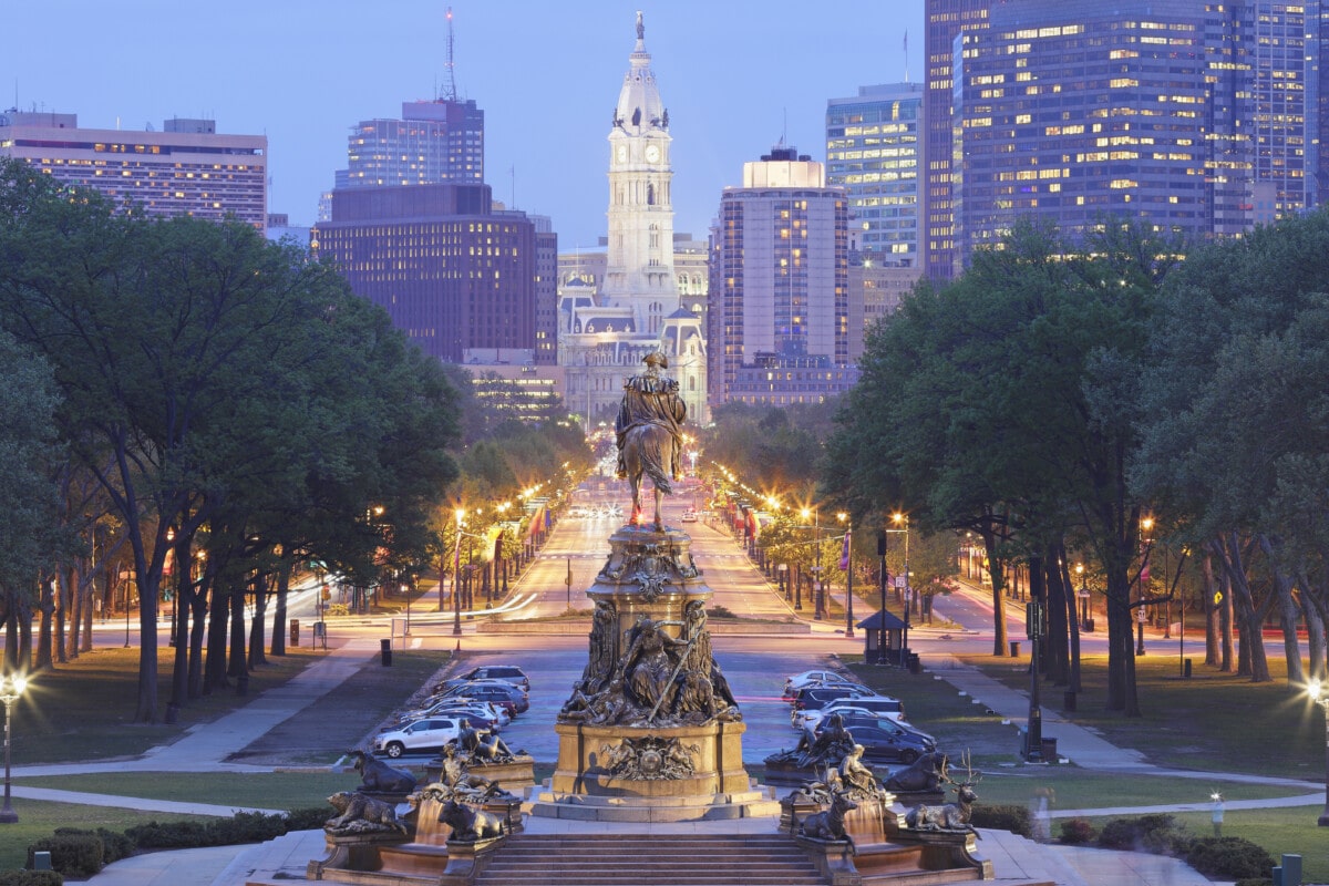 Benjamin Franklin Parkway. Philadelphia Skyline