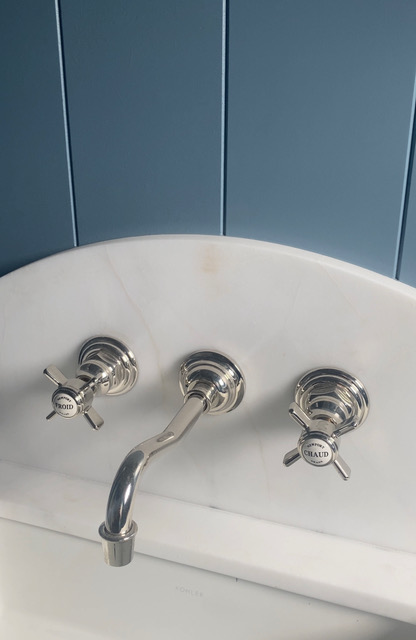 Mediterranean style bathroom