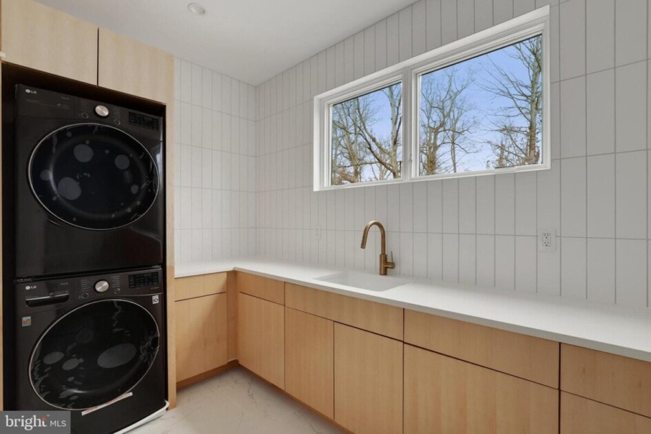 Laundry room on upper floor