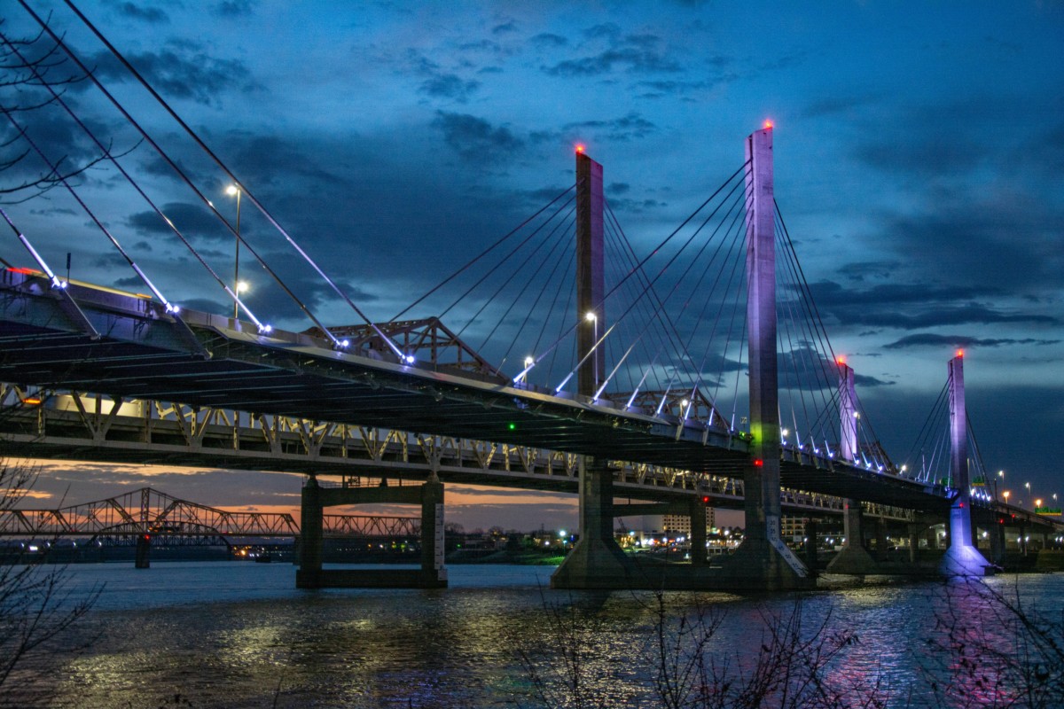 bridge in louisville kentucky at night