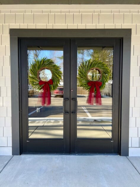 Minimalist holiday wreaths with red bows