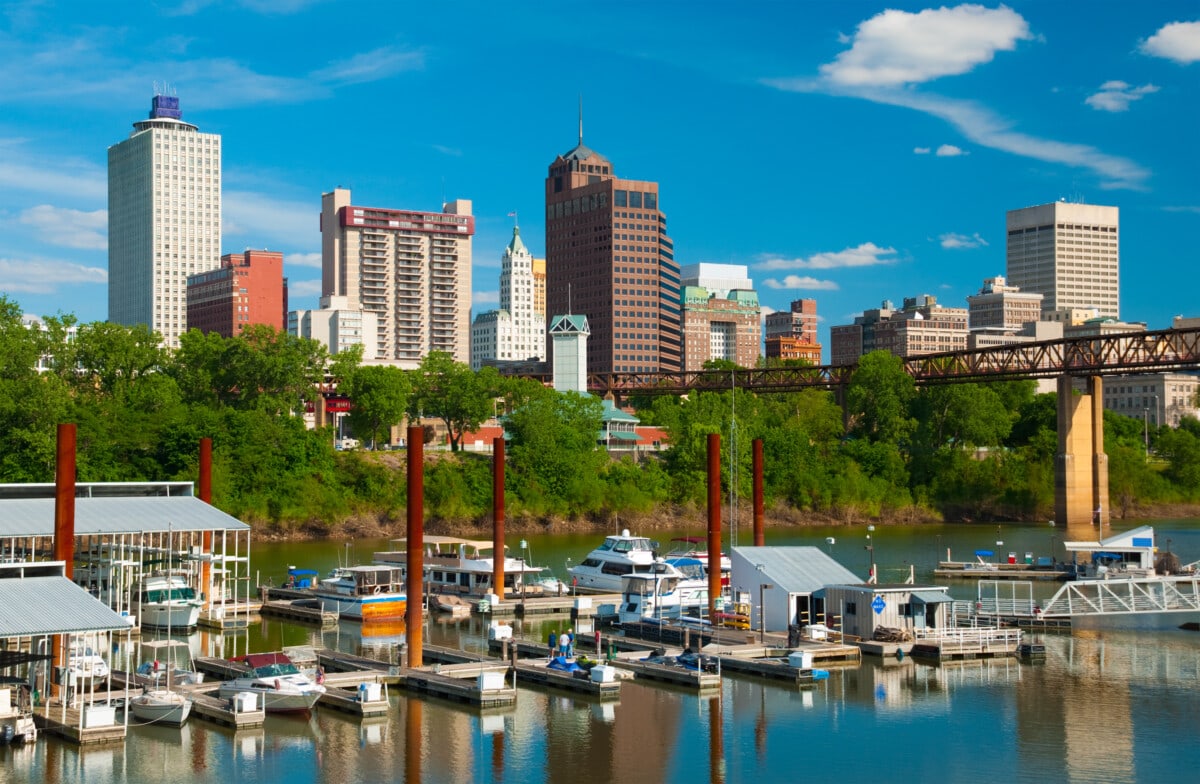 memphis tennessee skyline with boats in the front_Getty