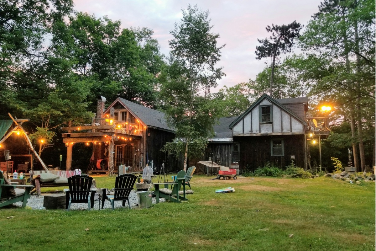 Backyard cozy llit