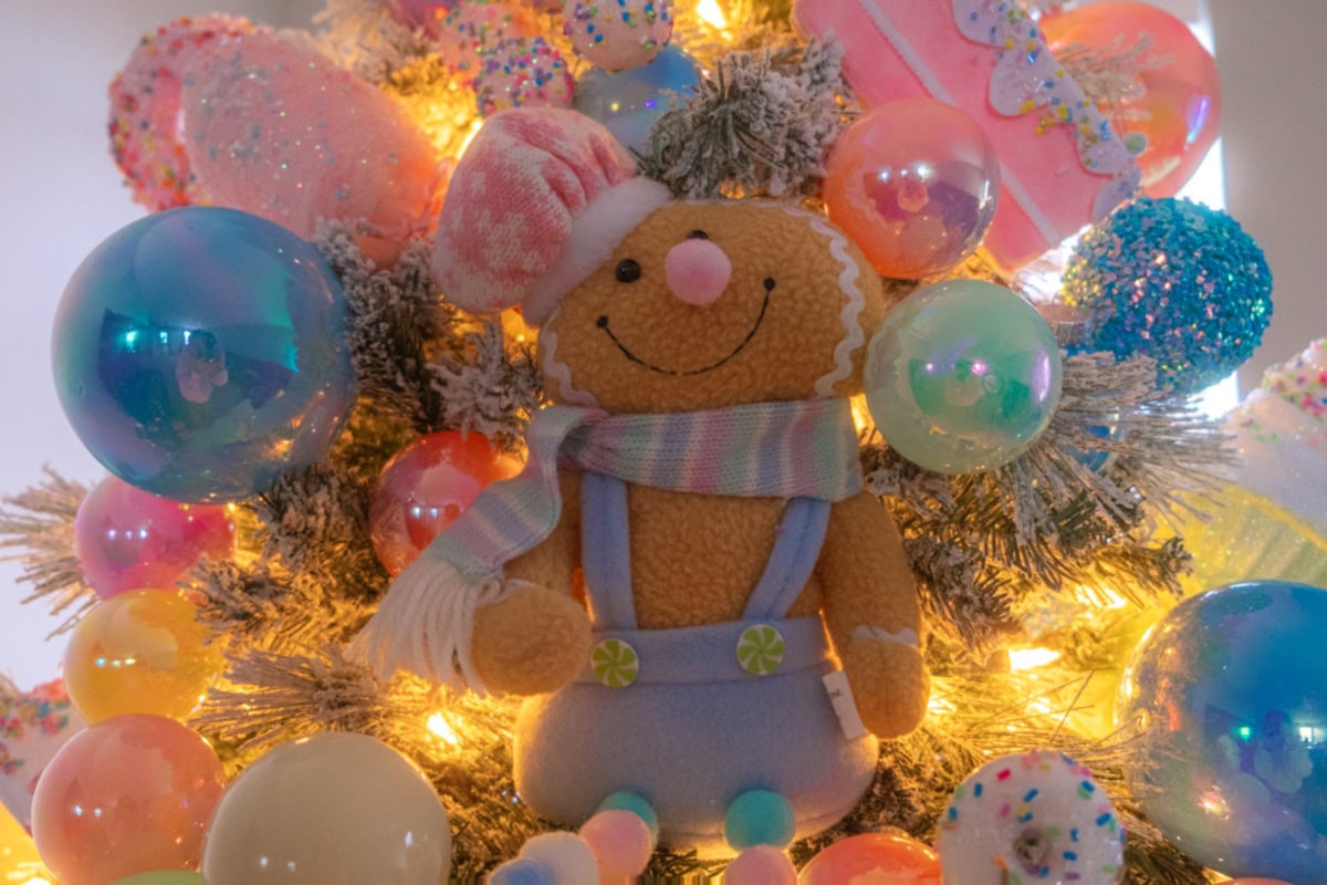 Gingerbread man tree decor