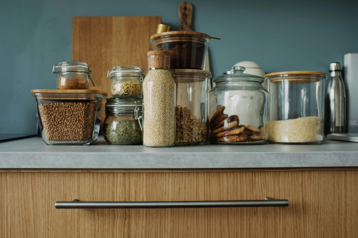 glass kitchen jars for pantry similar to the one in khloe kardashian's pantry