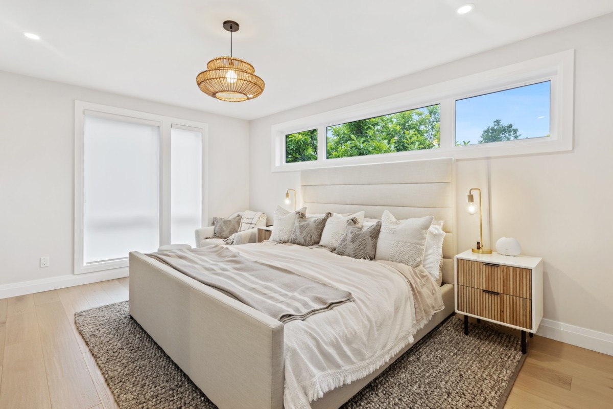 Bedroom with a bohemian style