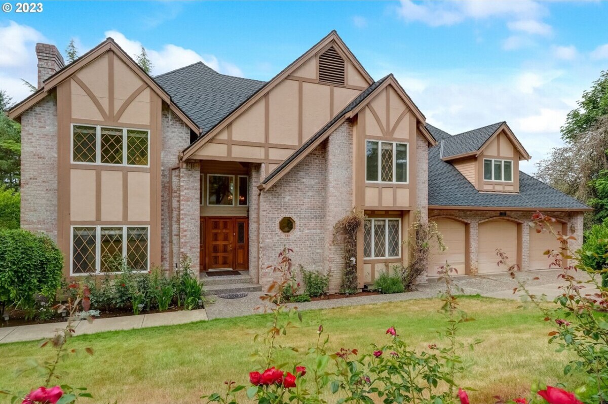 charming tudor home in Oregon