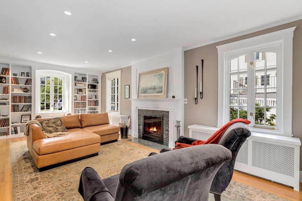 Living room with fireplace and bookshelf