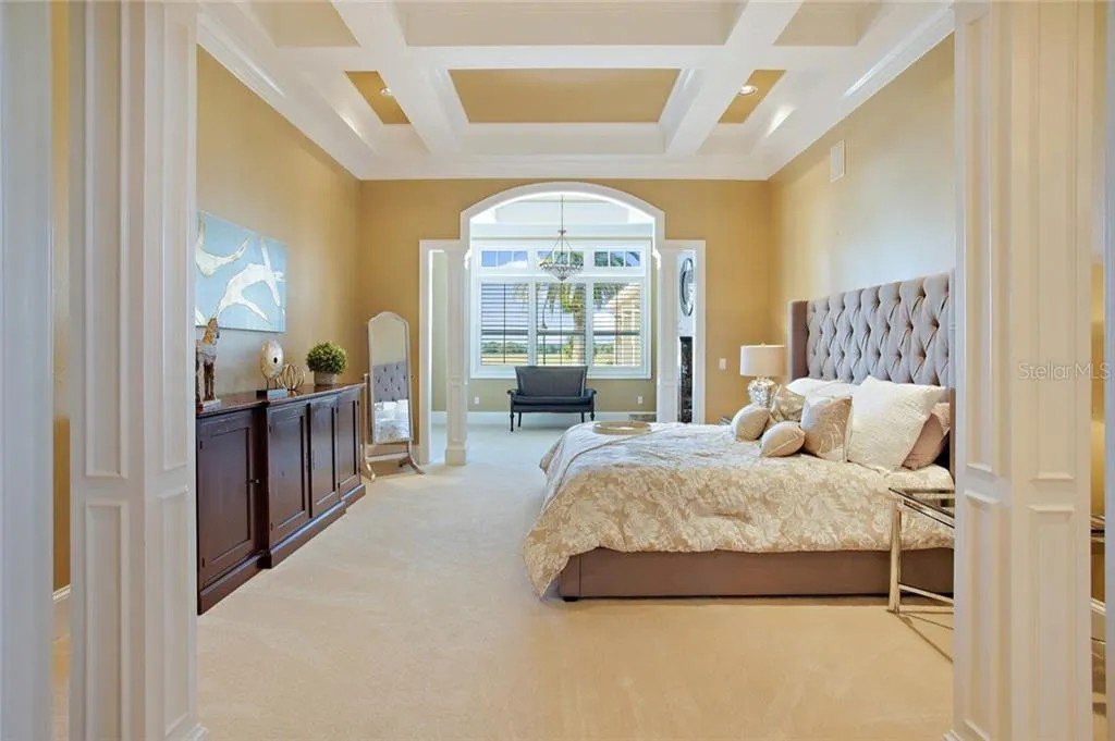 Inside the $1.2 Million Florida Home Za'Darius Smith Will Retreat To As He Announces Shock Retirement From Philadelphia Eagles A bedroom in Za'Darius Smith's home in Florida