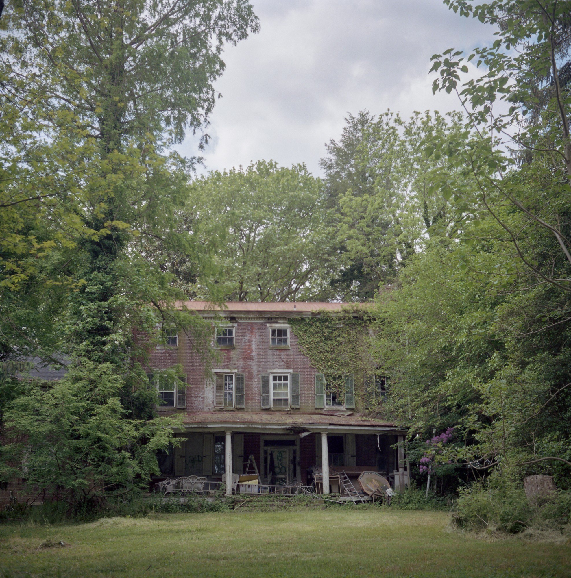 An abandoned brick home in Delaware that once belonged to a politician