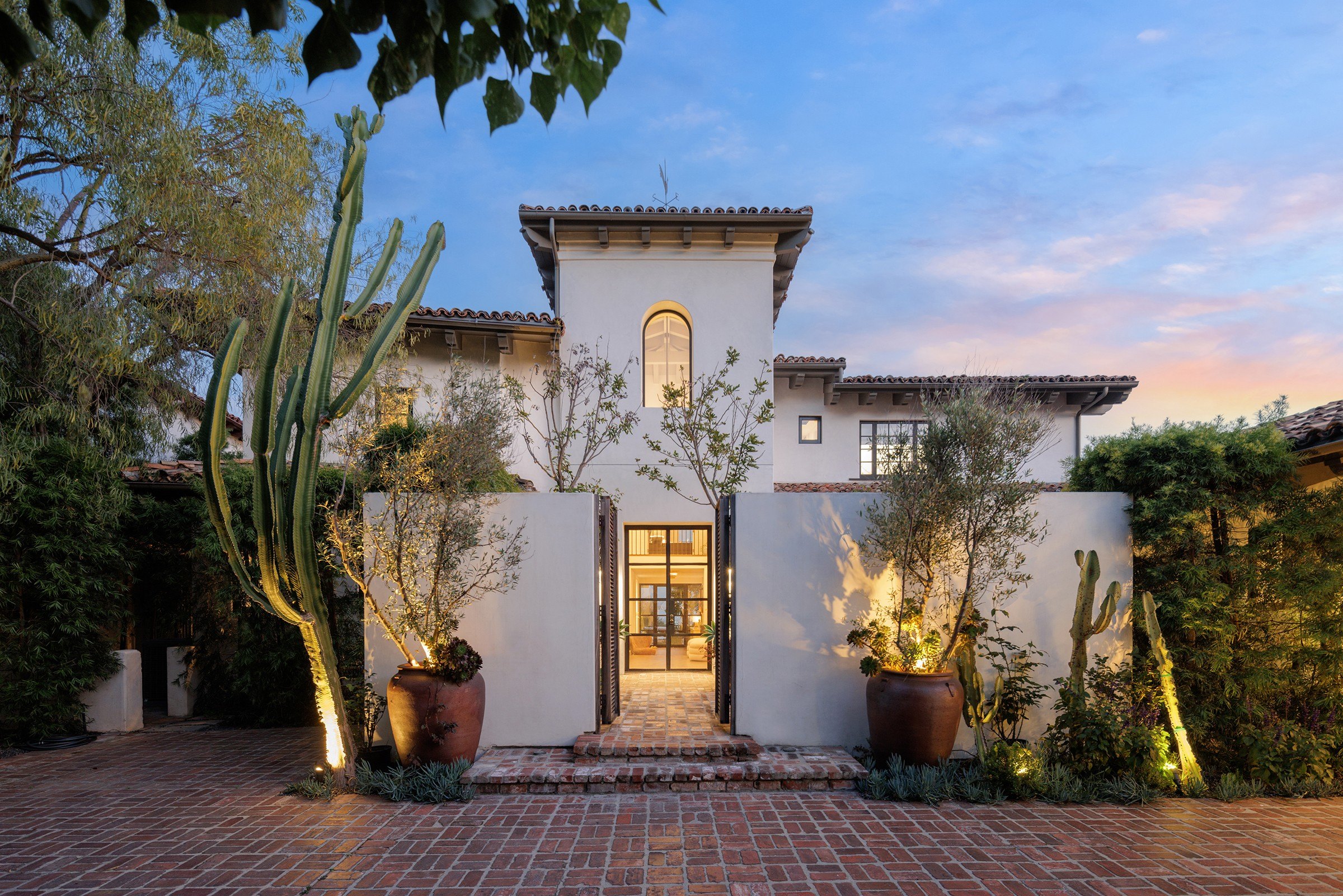 Brad Pitt Buys New Los Angeles Mansion for $12 Million—Weeks After His Home Was 'Ransacked' by Thieves