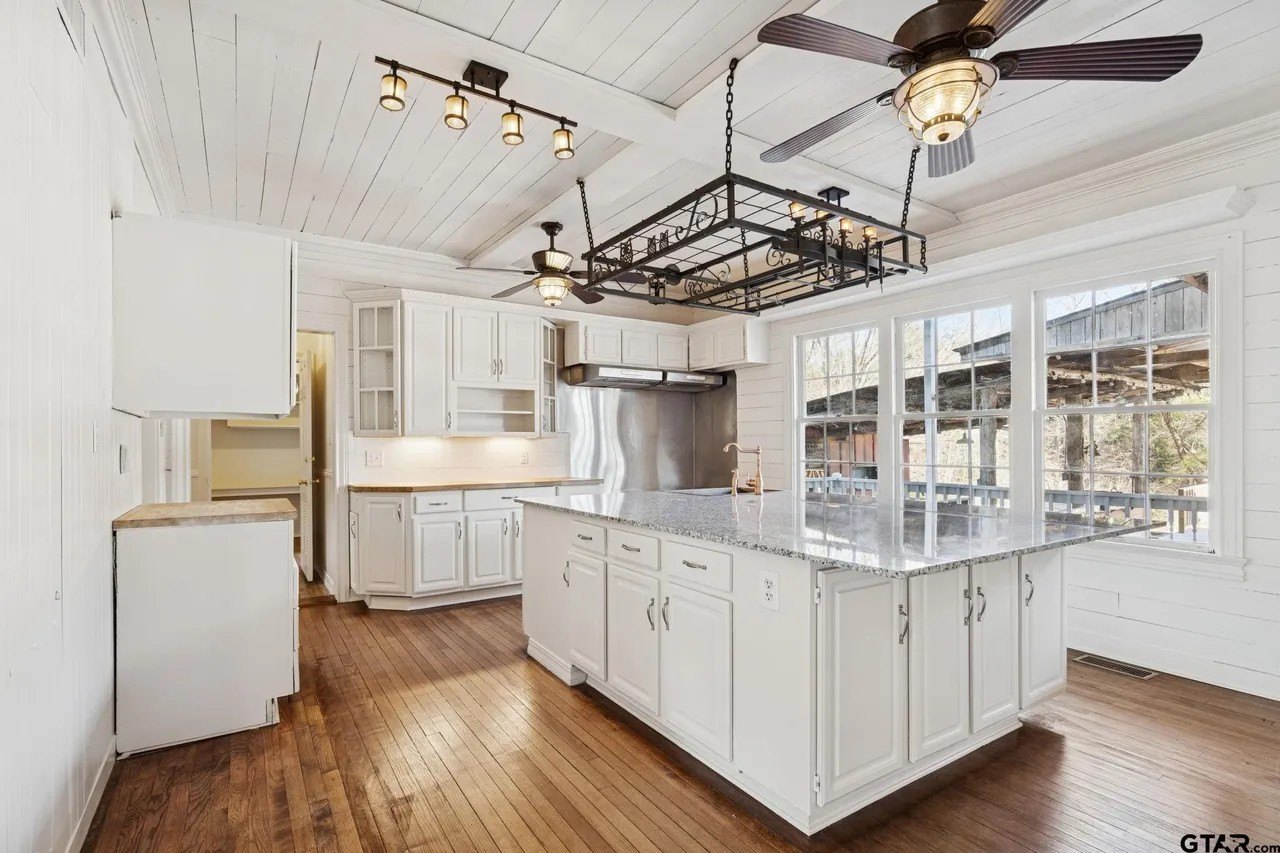 Kitchen - Miranda Lambert Childhood Home