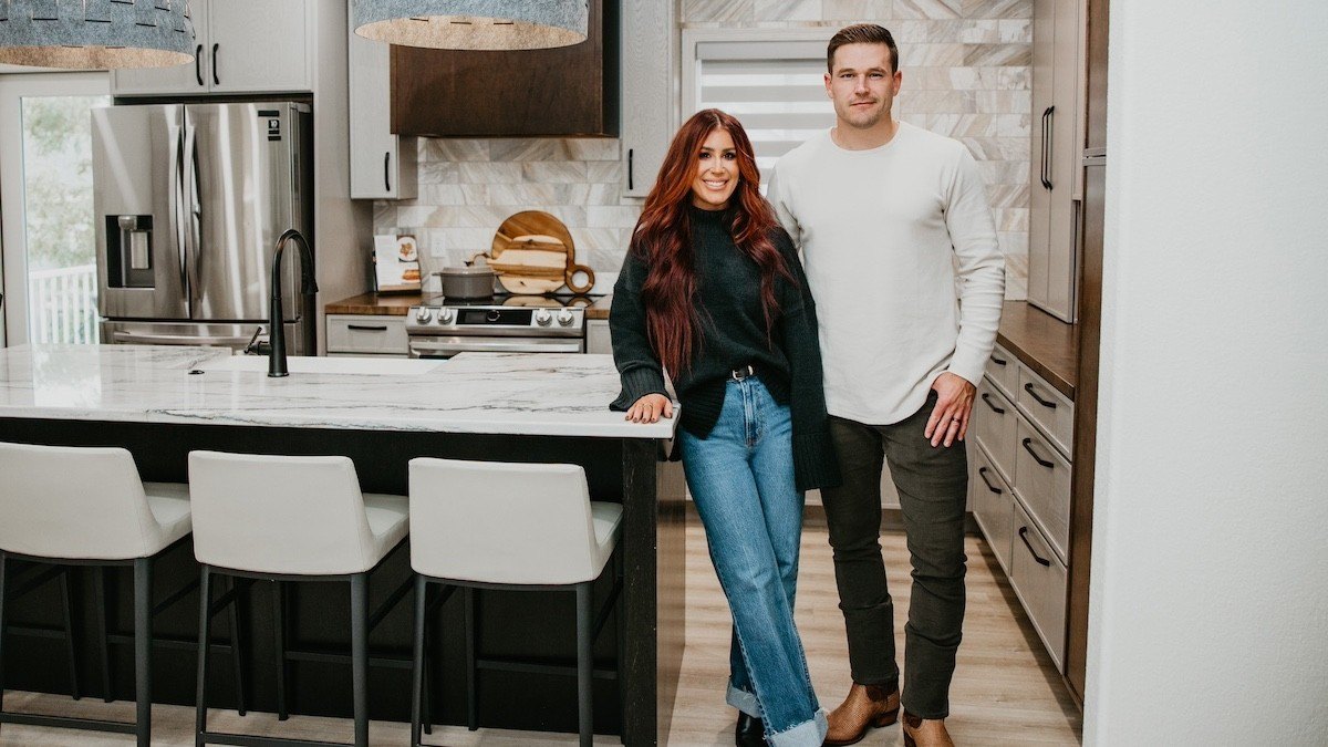 Chelsea and Cole DeBoer return for Season 2 of "Down Home Fab" on HGTV.