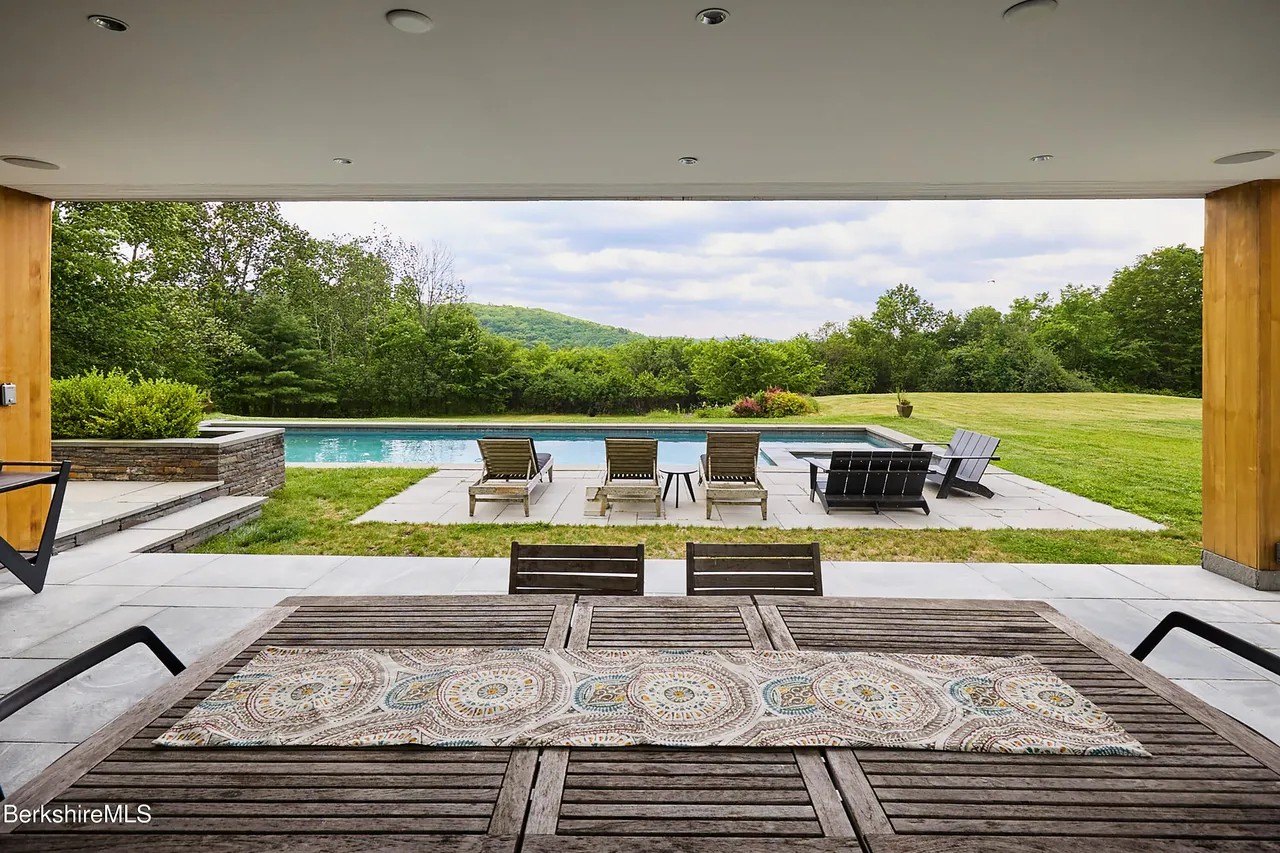 Hudson Valley Scandi estate