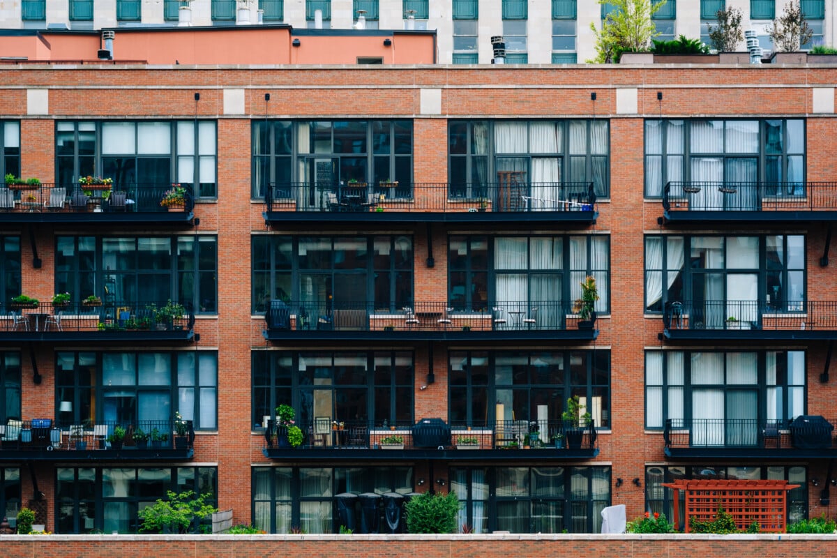 apartment building in river north neighborhood of chicago