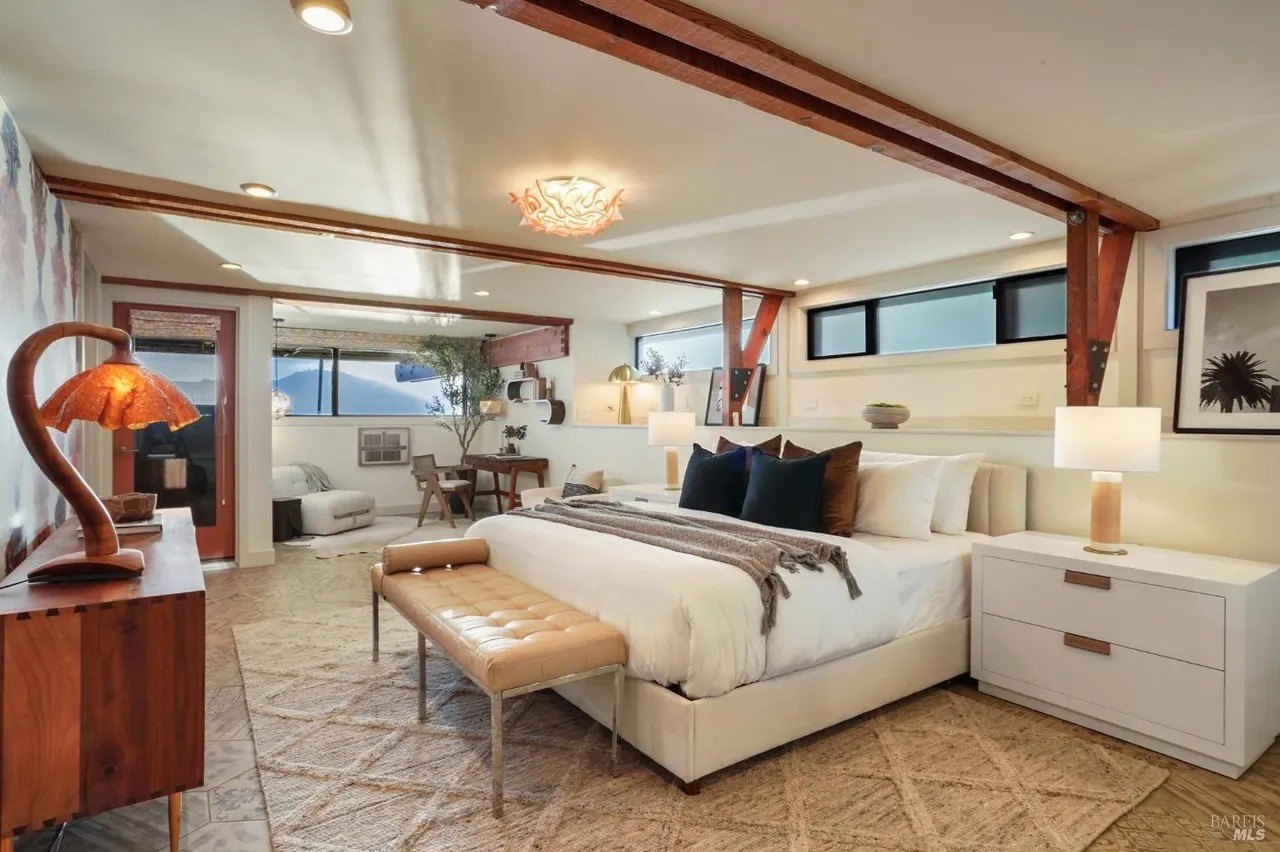 b5 Sausalito Houseboat