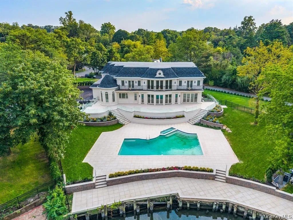 Great Neck mansion