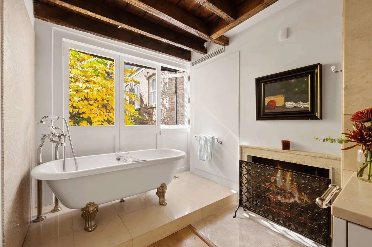 New York's narrowest townhouse