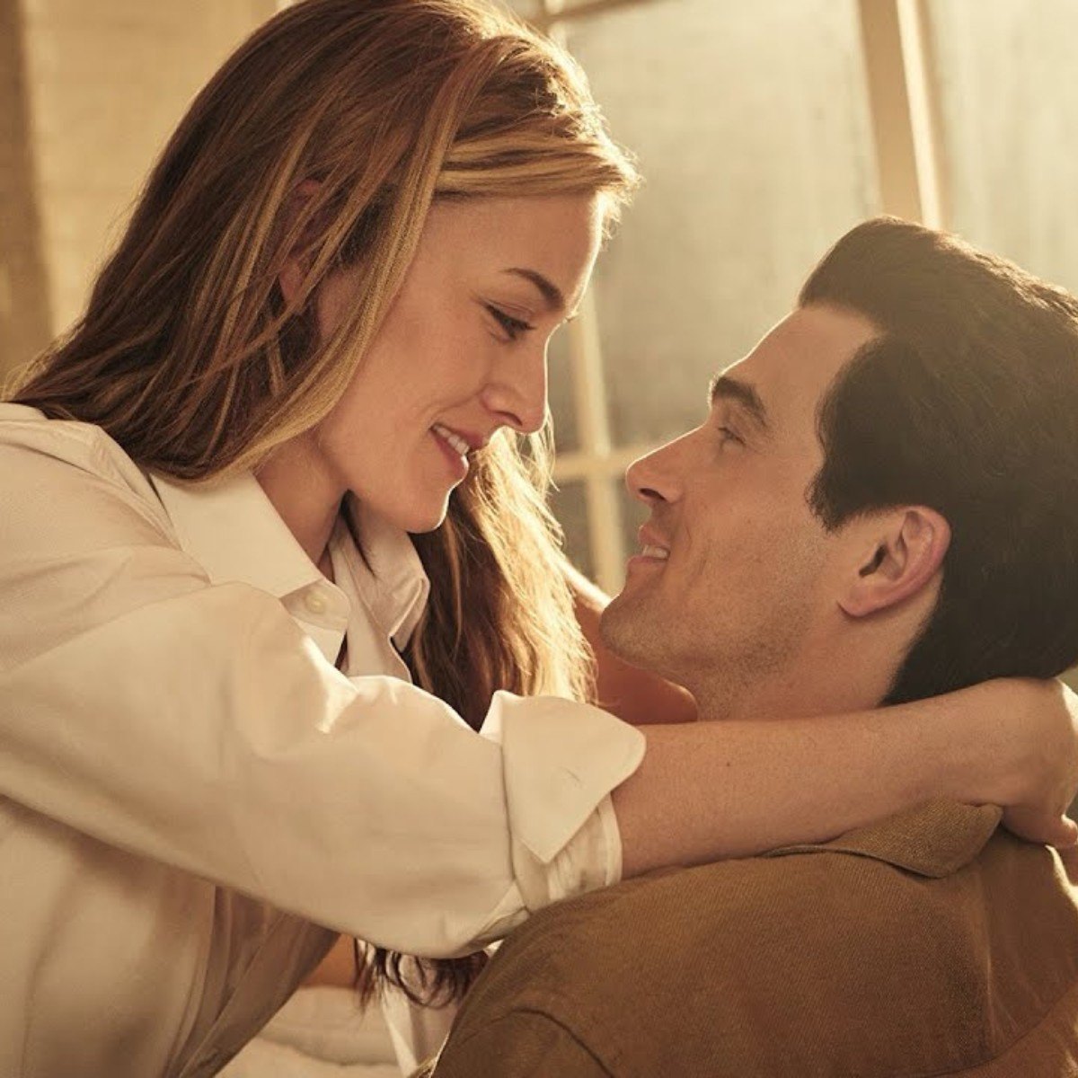 Sarah Pidgeon and Paul Kelly in Love Story: John F. Kennedy Jr. & Carolyn Bessette