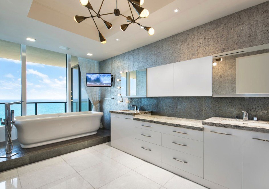 Bal Harbour bathroom with view