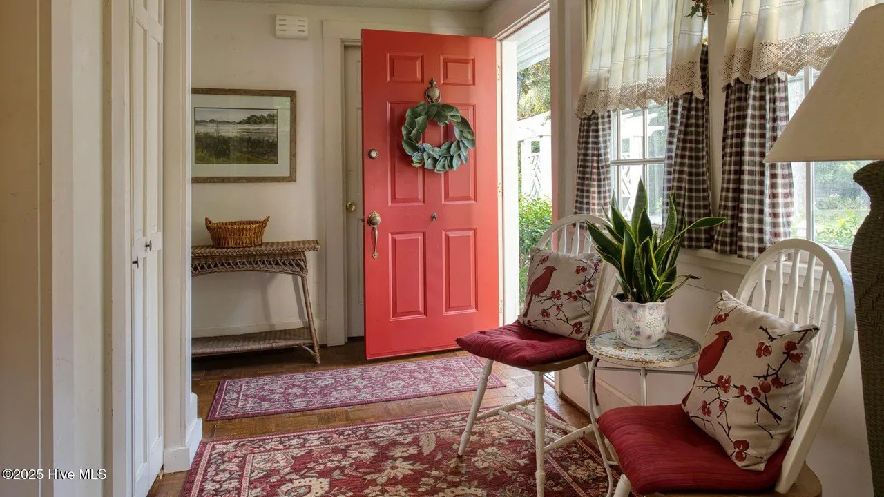 A Wilmington landmark - recognized worldwide as the real ''Dawson's Creek House.'' This waterfront home on Hewlett's Creek served as Dawson Leery's home in all six seasons of the hit television series Dawson's Creek.