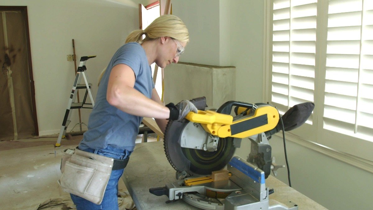 Jasmine Roth rocks the power tools