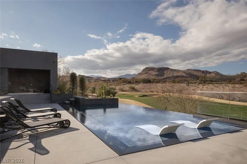 contemporary house in Summerlin, NV, on sale for $11.25M