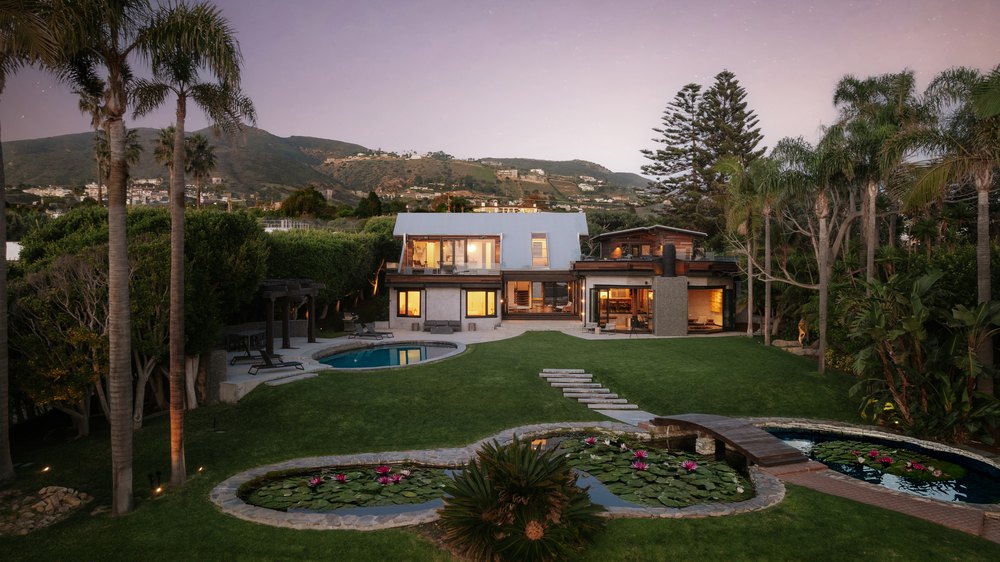 Backyard of a home in Malibu belonging to Sean William Scott