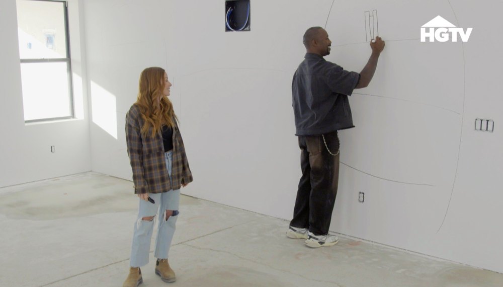 Former professional football player Vernon Davis is a Super Bowl champion—and a talented artist.