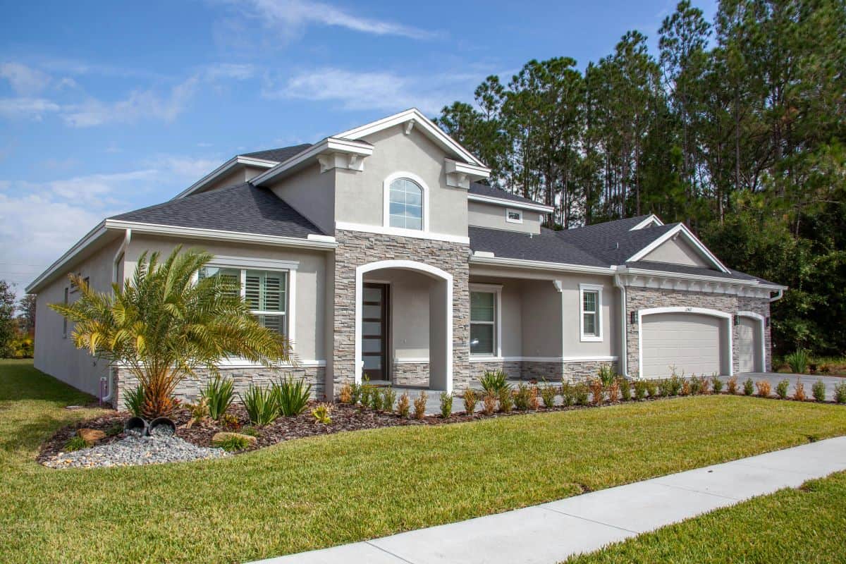 House with a front lawn and arch surrounding the doorway, what happens if you sell your house for less than you owe? 