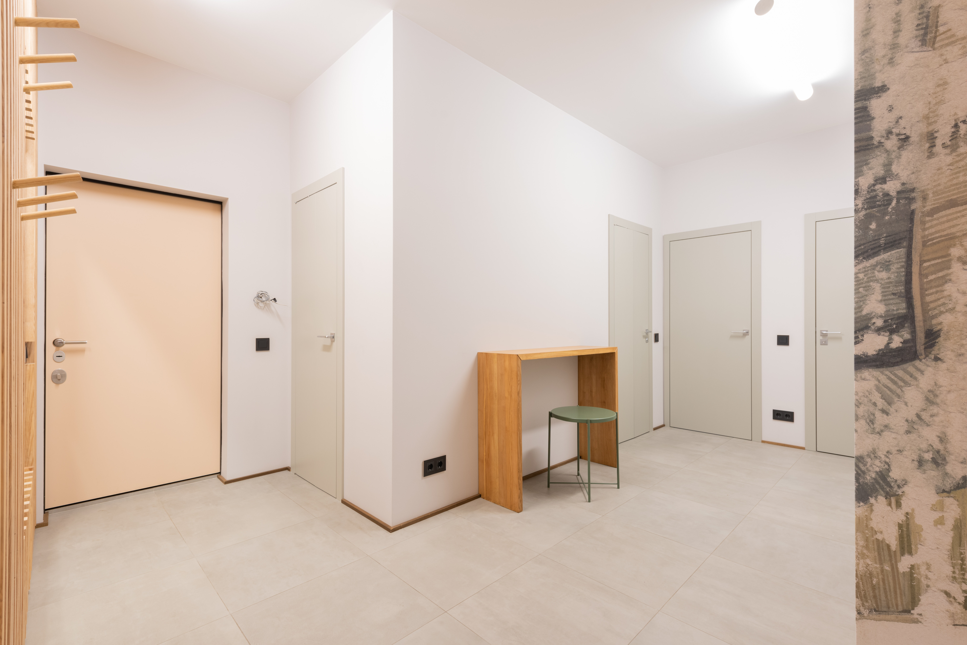 A ground floor large basement space apartment 