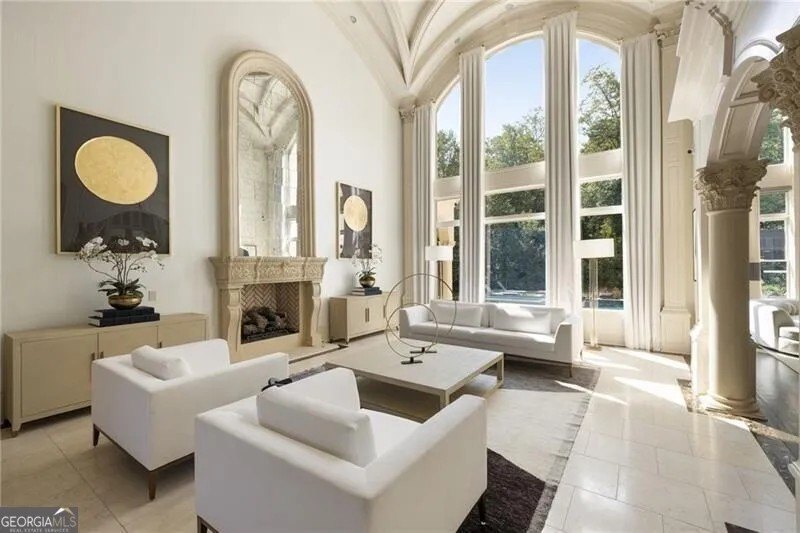 Grady Jarrett Gerogia living Area