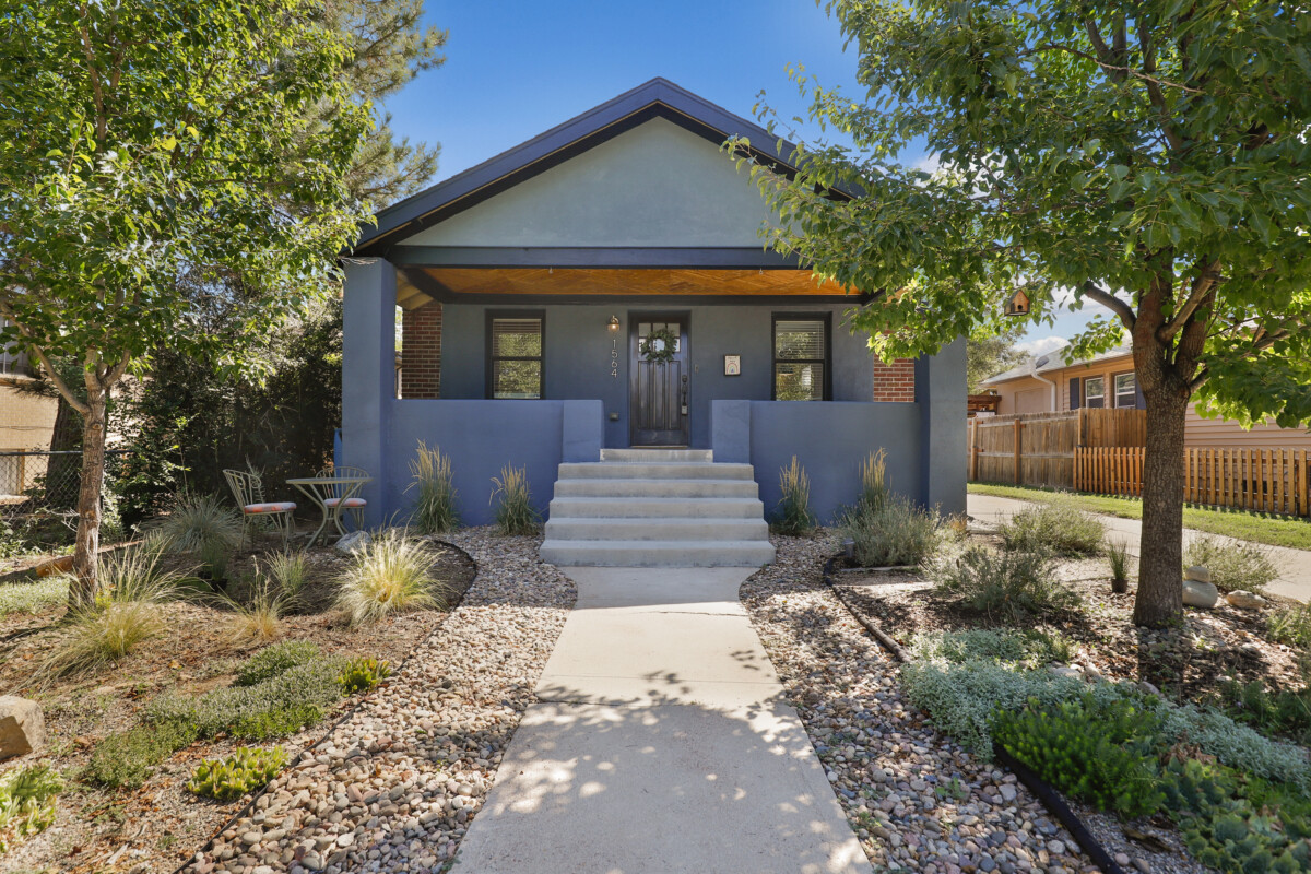 graphite colored craftsman home in denver