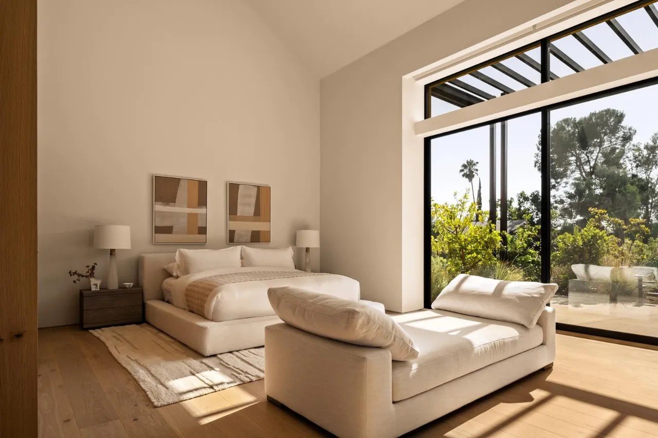 All bedrooms are en-suite, with custom millwork and pristine views, so no one need ever go without seeing the glories of nature.