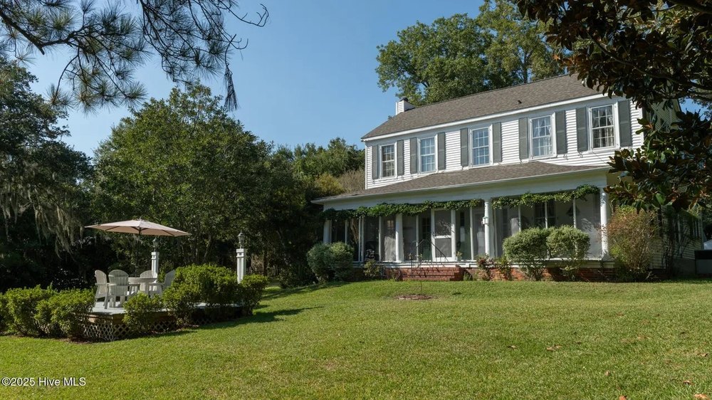 A Wilmington landmark - recognized worldwide as the real ''Dawson's Creek House.'' This waterfront home on Hewlett's Creek served as Dawson Leery's home in all six seasons of the hit television series Dawson's Creek.