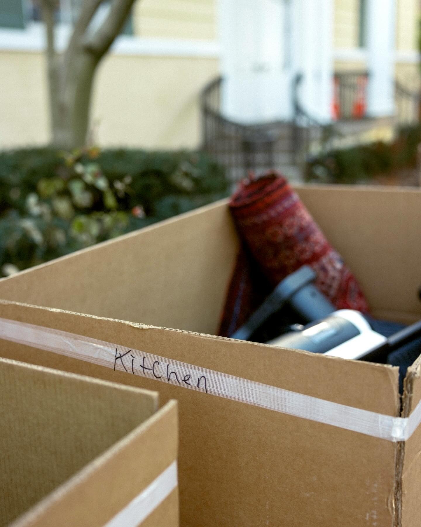 Belongings as Zohran Mamdani and Rama Duwaji moving into Gracie Mansion