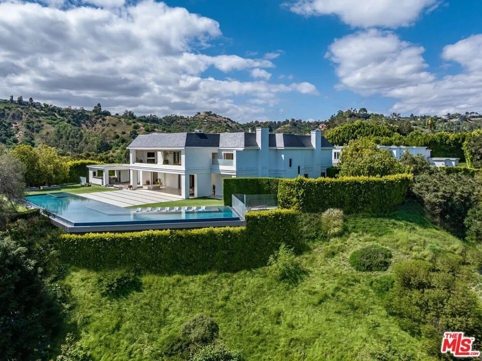 Jennifer Lopez lists former marital mansion in Beverly Hills after Ben Affleck divorce