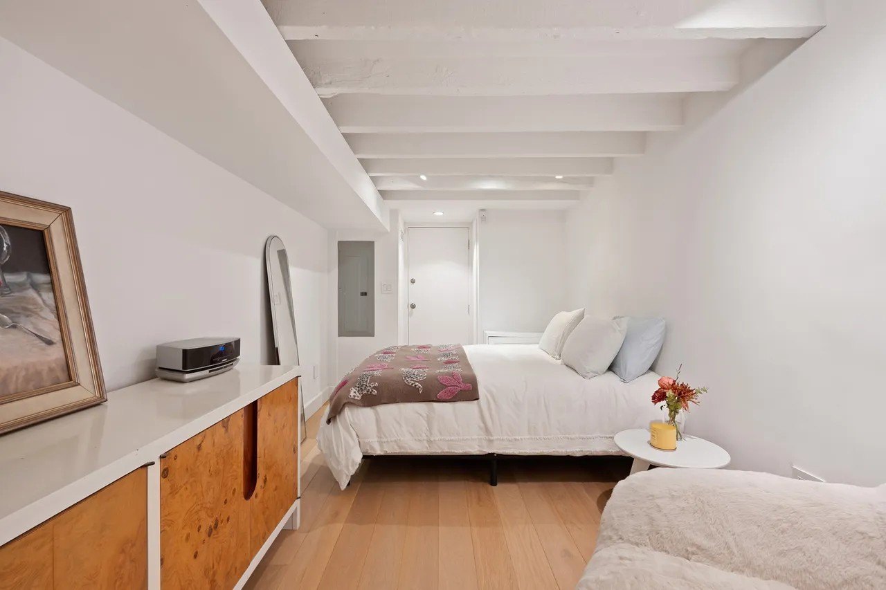 New York's narrowest townhouse
