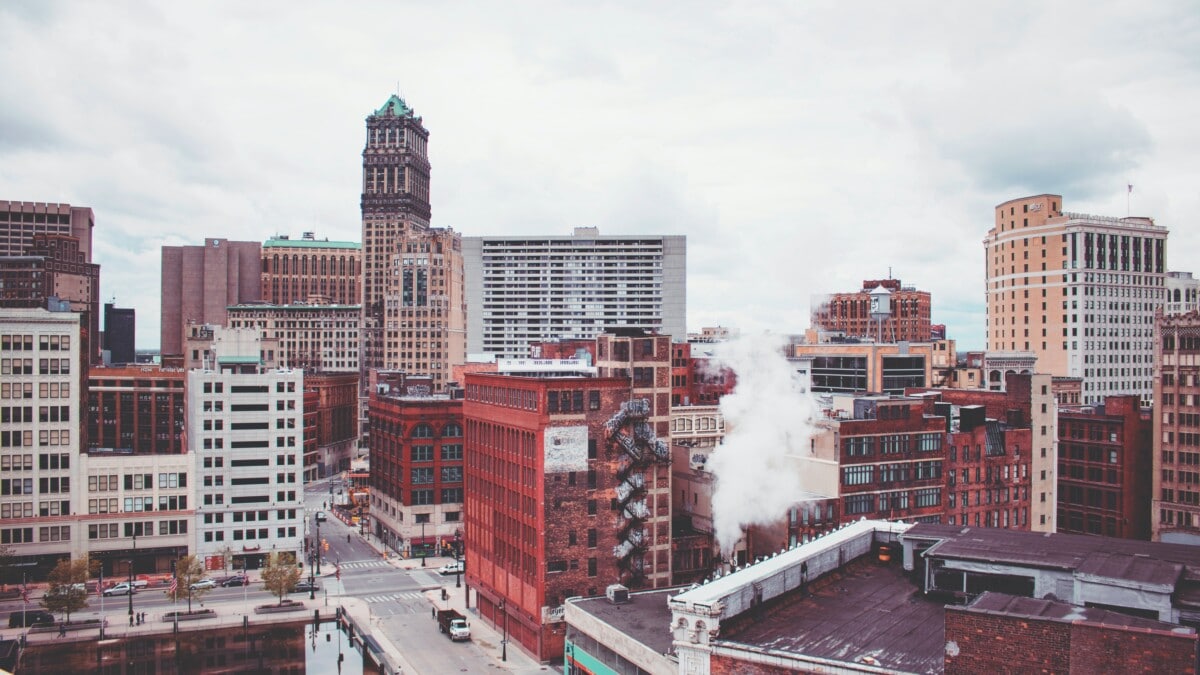 detroit skyline with buildings and clouds