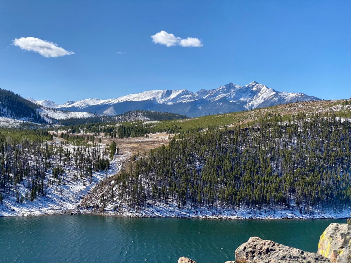 dillon reservoir in colorado with mountain views