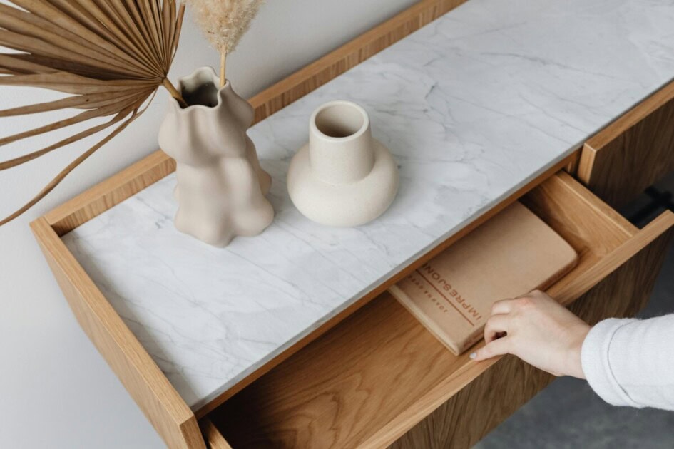 Using dresser drawers as an idea for storing books