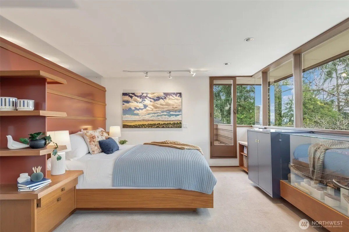 Primary bedroom in midcentury in Seattle, WA, on sale for $1,990,000
