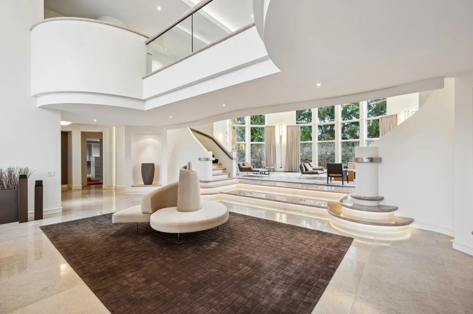 EXCLUSIVE: Buyer of Michael Jordan's $9.5 Million Mansion Cuts $230K-a-Month Rental Price by $50K After Failing to Find Tenant