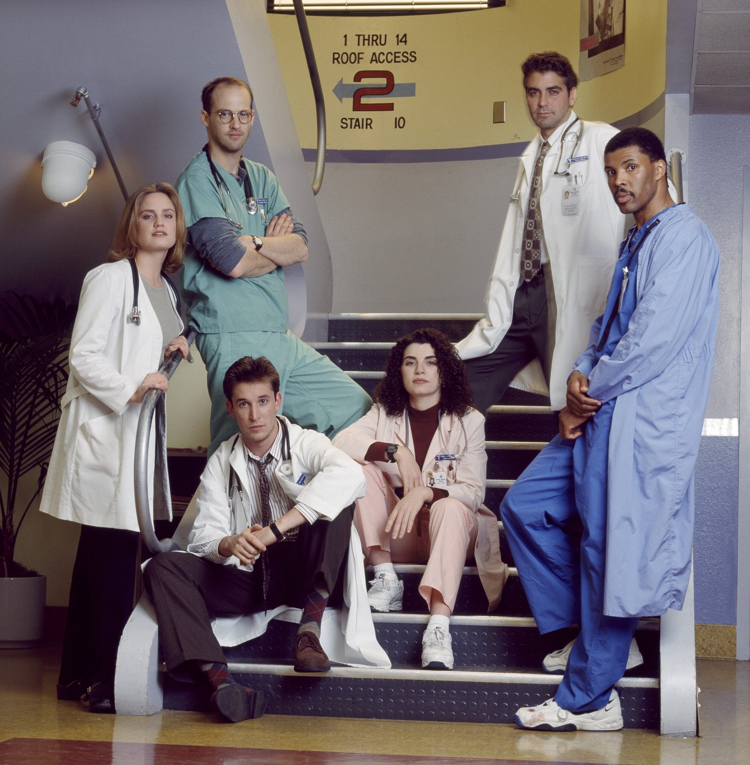 ER -- Season 1 -- Pictured: (standing l-r) Sherry Stringfield as Doctor Susan Lewis, Anthony Edwards as Doctor Mark Greene, George Clooney as Doctor Doug Ross, Eriq La Salle as Doctor Peter Benton (seated l-r) Noah Wyle as Doctor John Carter, Julianna Margulies as Nurse Carlo Hathaway -- Photo by: Chris Haston/NBCU Photo Bank