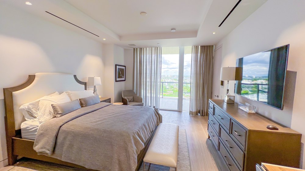 Bal Harbour guest room with balcony
