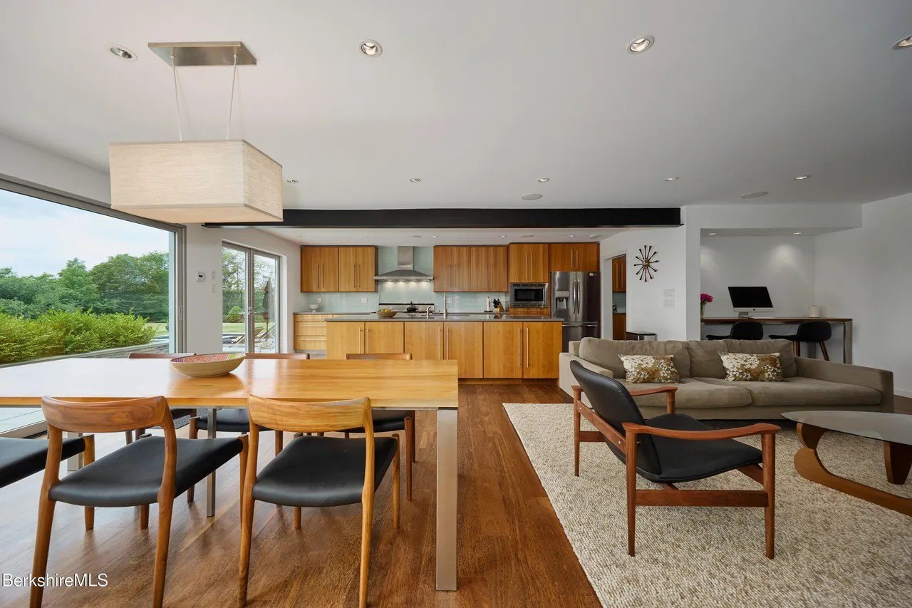 Hudson Valley Scandi estate