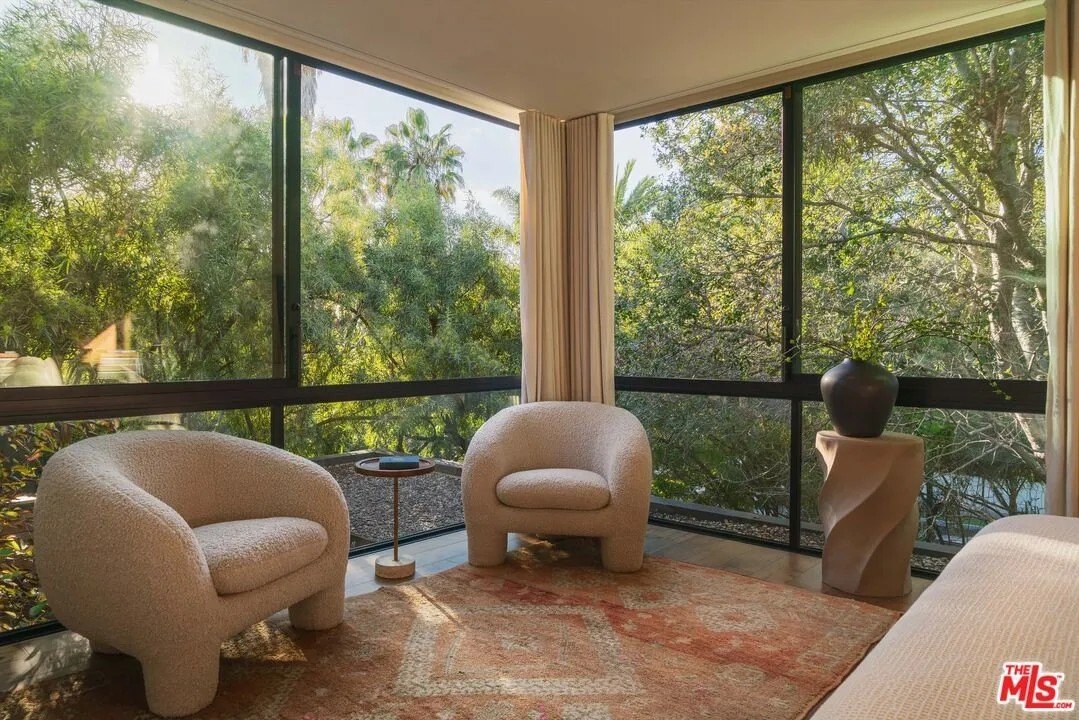 Intimate gathering areas throughout the home are illuminated by walls of glass.